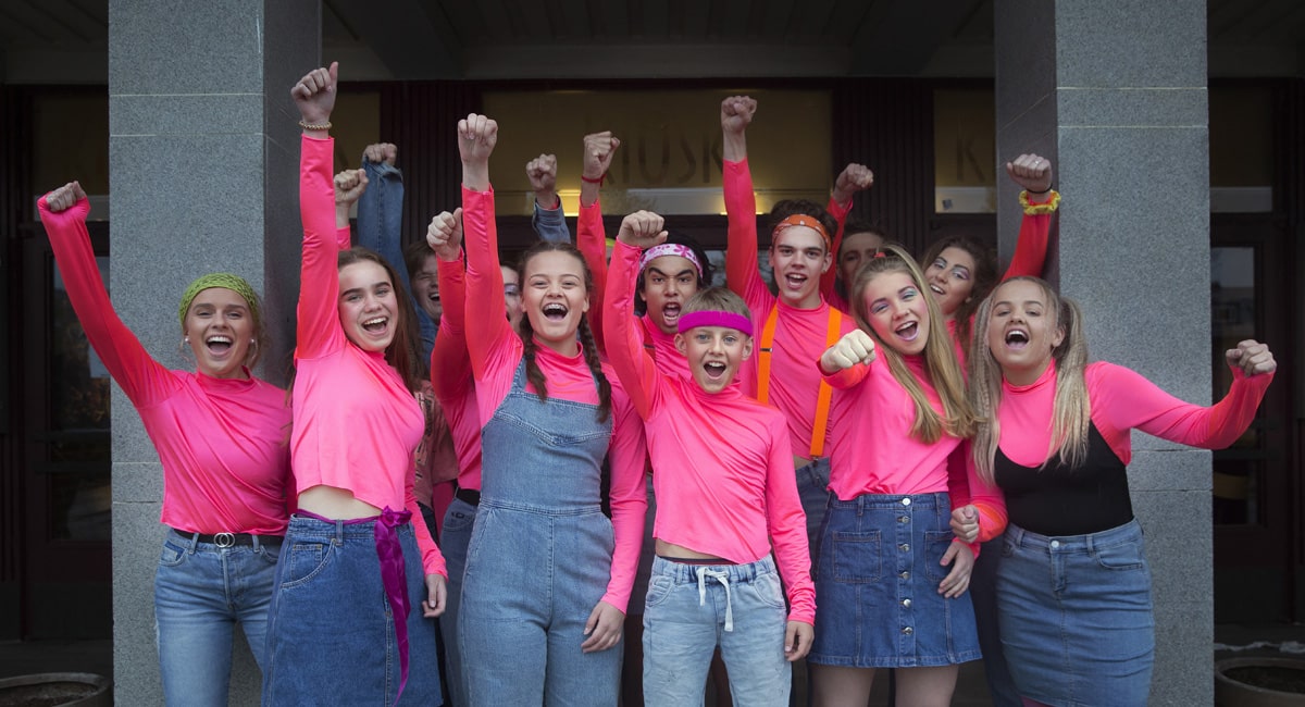 Festiviteten Kulturhus i Mysen får ny flerbruksscene, til glede for blant annet disse unge talentene fra den lokale kulturskolen. (Alle foto: Sverre Chr. Jarild)