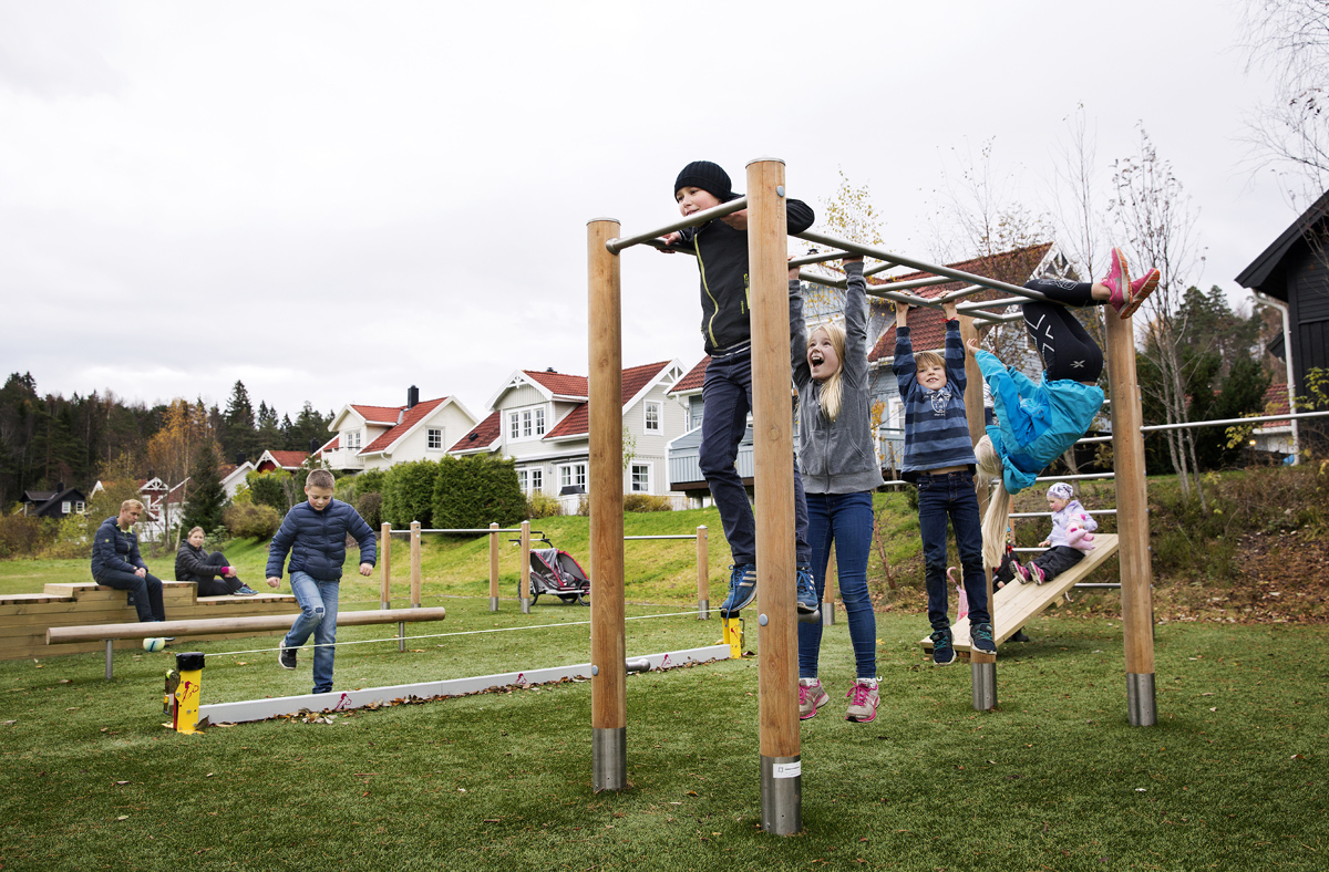 Treningsparken ligger ved inngangen til marka og er til glede for alle. (Foto: Sverre Chr. Jarild)